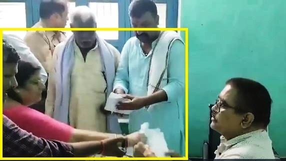 बीजेपी की महिला विधायक ने छीना नामांकन पत्र