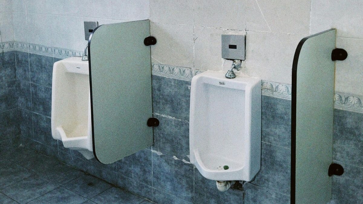 ₹1,000 बिल के बिना VIP टॉयलेट में एंट्री नहीं!
