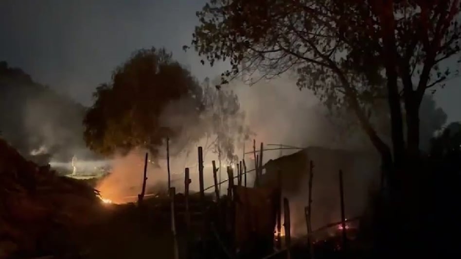 नवादा में दबंगों ने महादलित टोला के 80 घर फूंक डाले