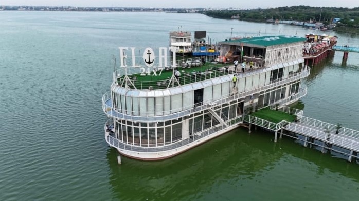 first floating restaurant of Gorakhpur