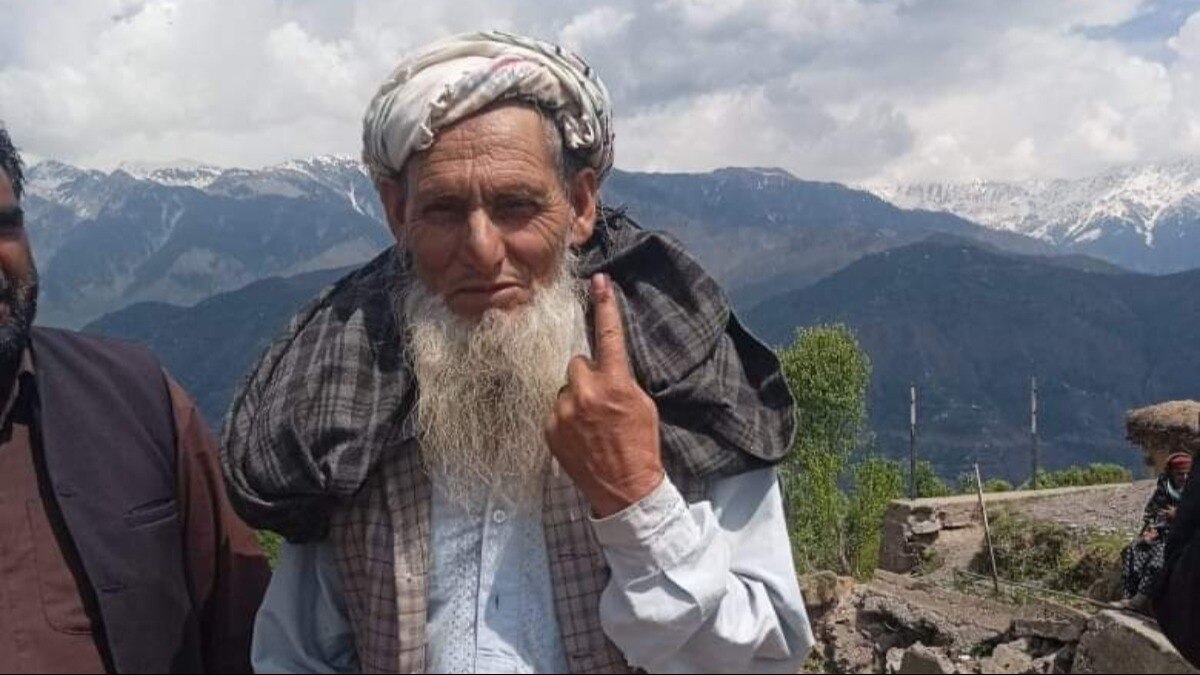 जम्‍मू-कश्‍मीर में बुधवार को पहले चरण के लिए वोट डाले गए. 