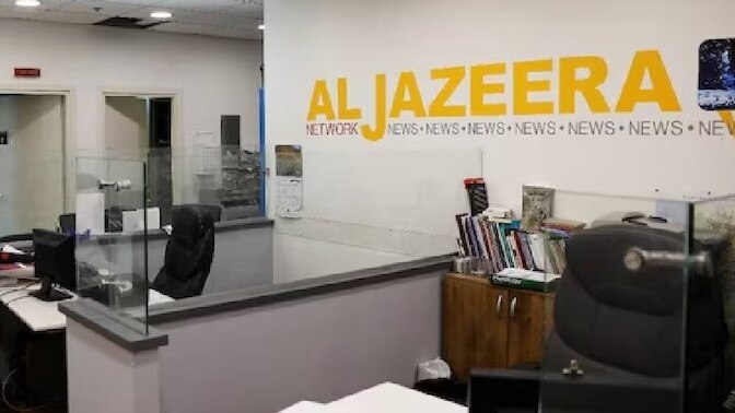 इजरायल ने अलजजीरा के दफ्तर पर मारा छापा
