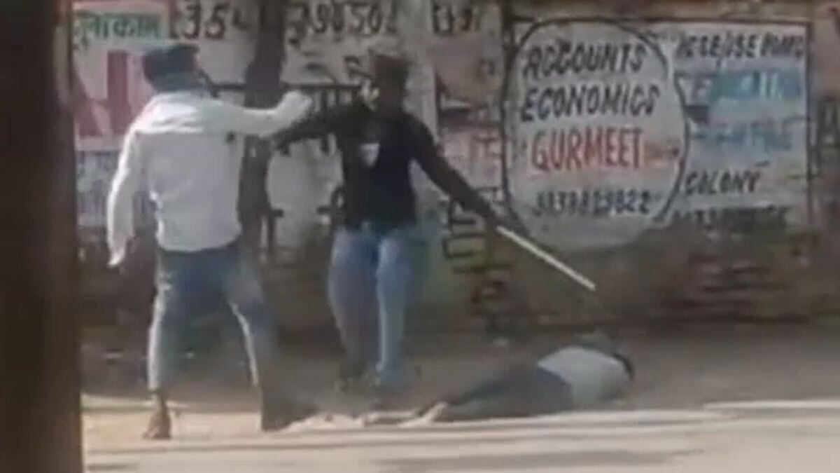 वायरल वीडियो में दिखी मारपीट. (Video Grab)