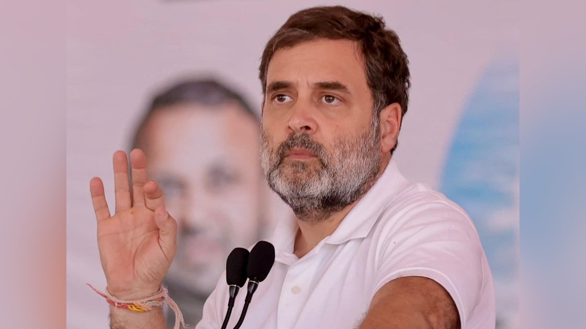 श्रीनगर में रैली को संबोधित करते राहुल गांधी