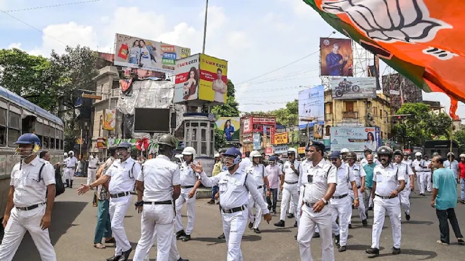 BJP Mahila Morcha protested by demonstrating outside the police stations (Photo- PTI) BJP Mahila Morcha protested by demonstrating outside the police stations (Photo- PTI)