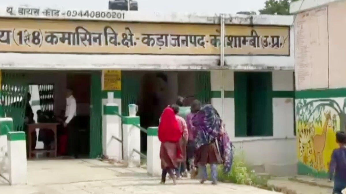 संस्कृत पढ़ाने वाले टीचर ने छात्राओं को किया बैड टच