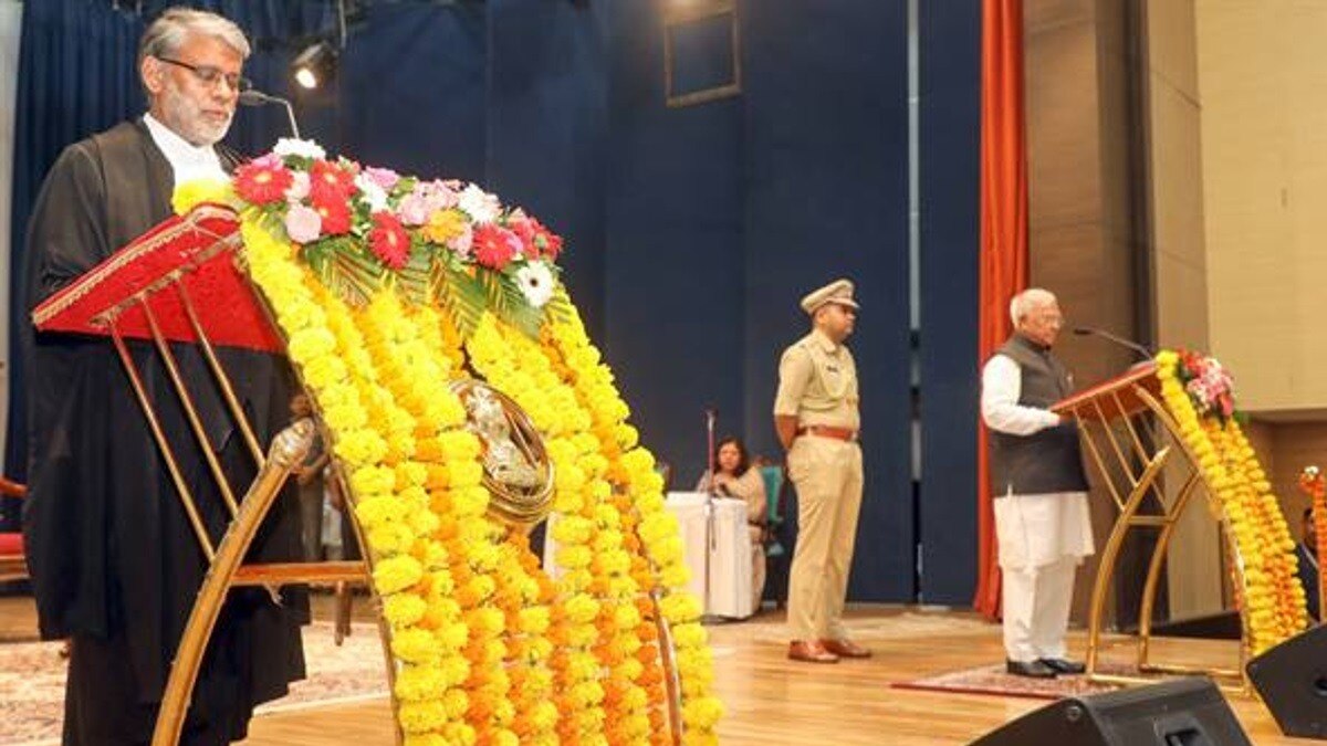 मध्य प्रदेश हाईकोर्ट के 28वें चीफ जस्टिस बने जस्टिस सुरेश कुमार कैत.