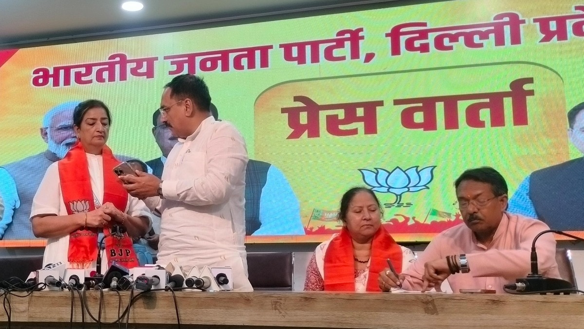 चुनाव से पहले AAP के 3 पार्षद बीजेपी में शामिल