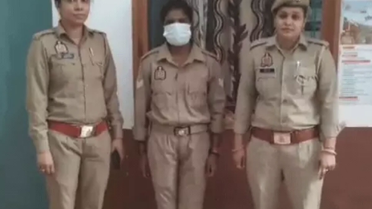 फर्जी महिला पुलिसकर्मी गिरफ्तार 