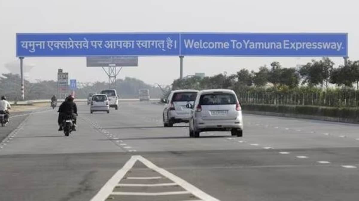 Yamuna Expressway पर दनकौर रैंप से टोल वसूली बंद, जेवर से पहले नहीं लगेगा टोल 7 यमुना एक्सप्रेसवे पर सफर करना हुआ महंगा, जानिए टोल टैक्स कितना बढ़ा - Travelling On Yamuna Express Way Will Be Costlier From 1 October Check New Toll Tax Rate Sslbs - Aajtak