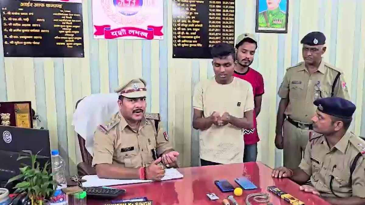 पुलिस की गिरफ्त में आरोपी. 