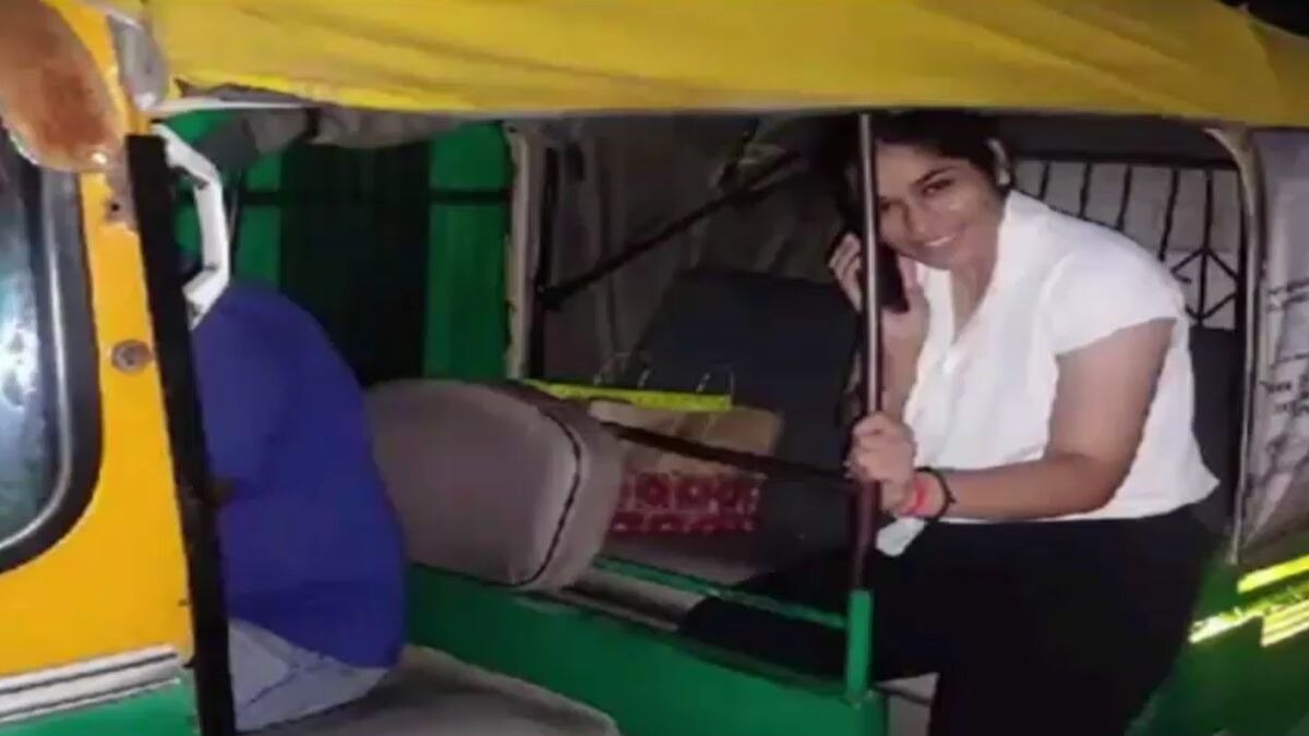 लड़की का कॉल मिलते ही पहुंची पुलिस टीम. 