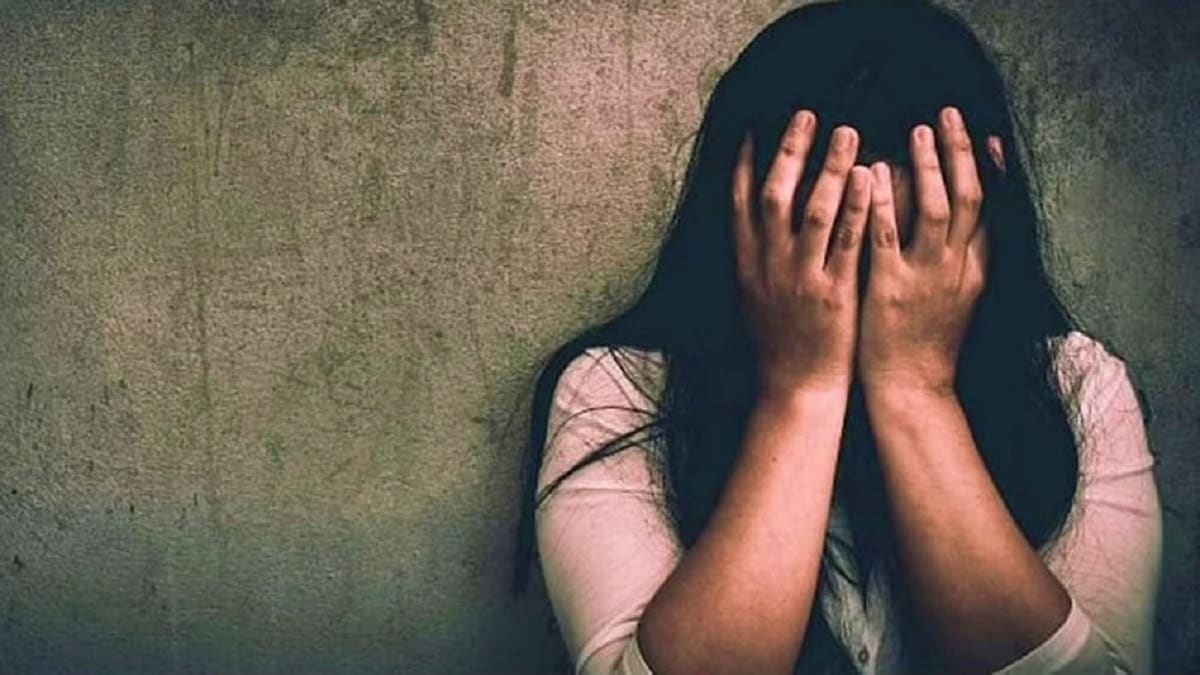 दिल्ली: नौकरी देने के बहाने महिला को बुलाया, फिर किया दुष्कर्म - delhi man rape with young lady pretext of taking her for a job interview lcly - AajTak