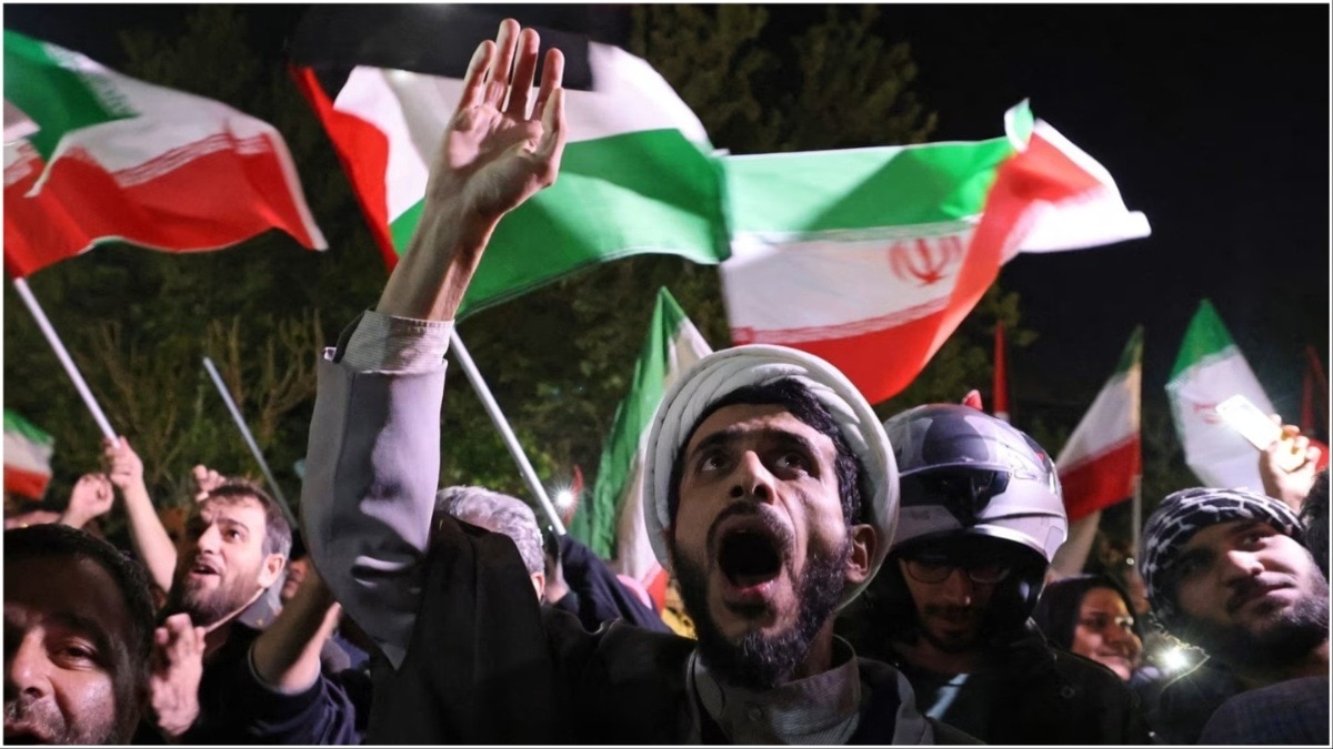 ईरान के इजरायल पर हमले से मध्य-पूर्व में व्यापक युद्ध का खतरा पैदा हो गया है (Photo- AFP)