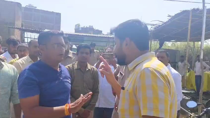 एसडीएम से दुर्व्यवहार.