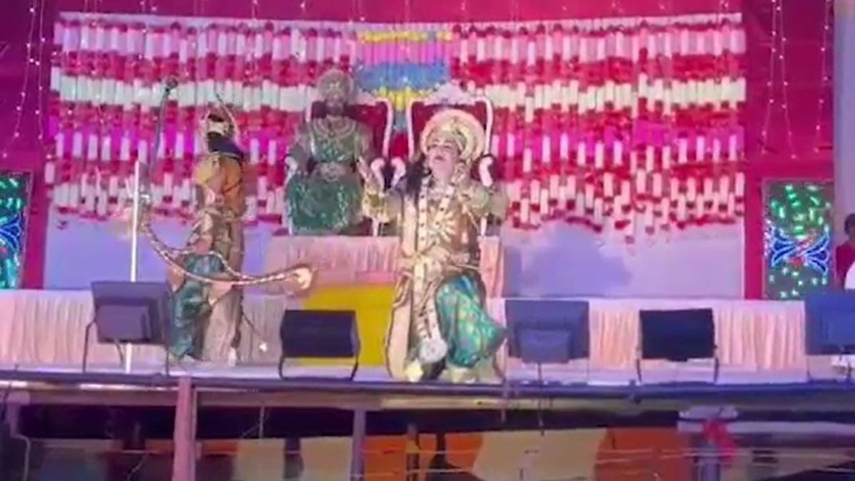 मंच पर आया हार्ट अटैक. (Video Grab)