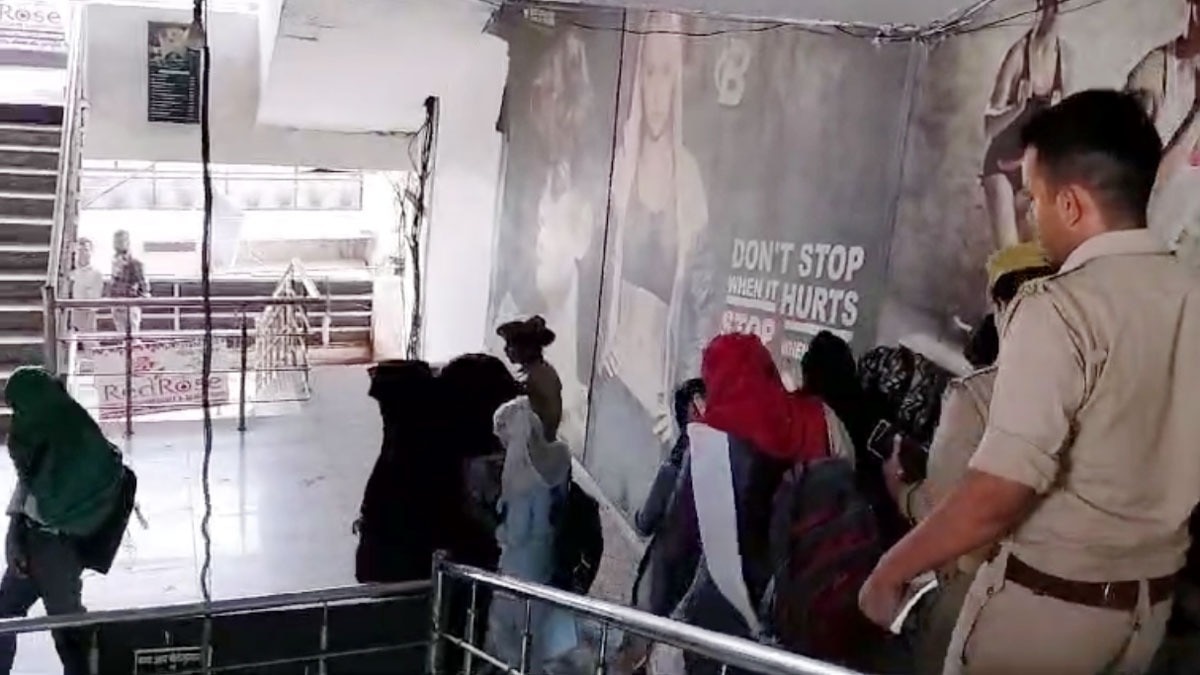 स्पा सेंटर और रेस्टोरोंट पर पुलिस ने की रेड 