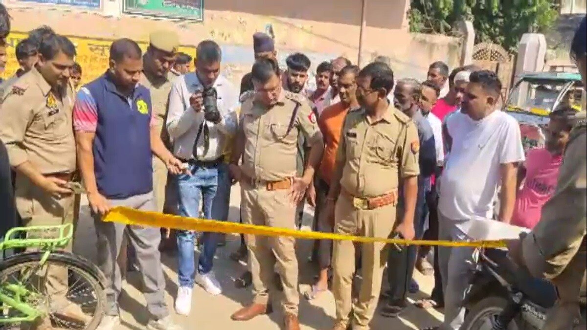 फायरिंग के बाद मौके पर पहुंची पुलिस