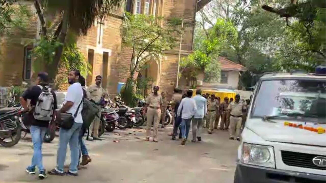 बाबा सिद्दीकी मर्डर केस: गिरफ्तार आरोपियों पर हमले की आशंका, मुंबई पुलिस ने कोर्ट में बढ़ाई सुरक्षा - mumbai police increases court security fearing attack on arrested ...