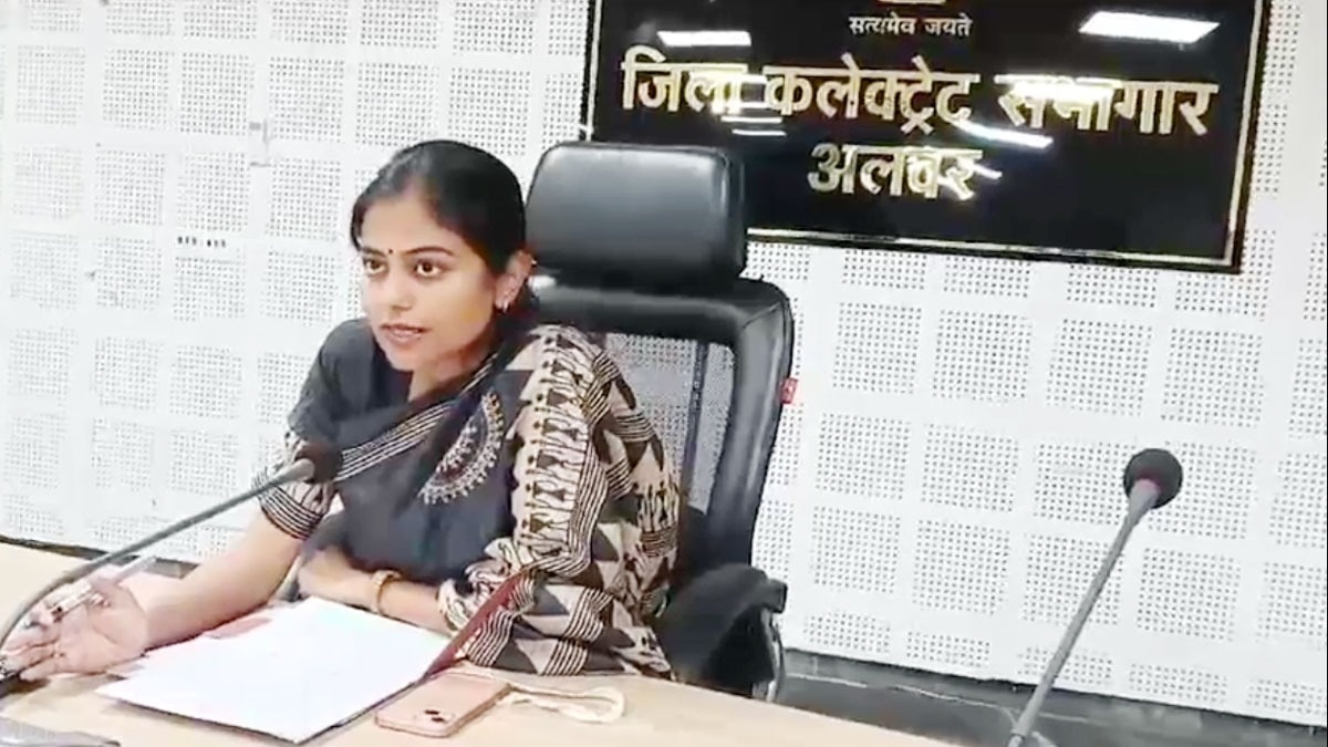 जिला निर्वाचन अधिकारी डॉक्टर अर्तिका शुक्ला