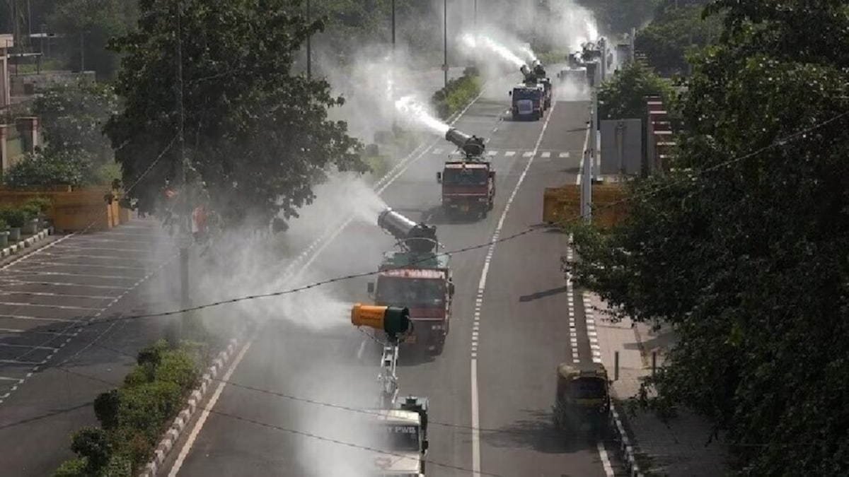 Delhi Pollution: दिल्ली में हर दिन बढ़ रहा प्रदूषण! कई जगहों की एयर क्वालिटी 'बहुत खराब', जानें आज का AQI - Delhi air quality in poor category AQI today 17 oct cross