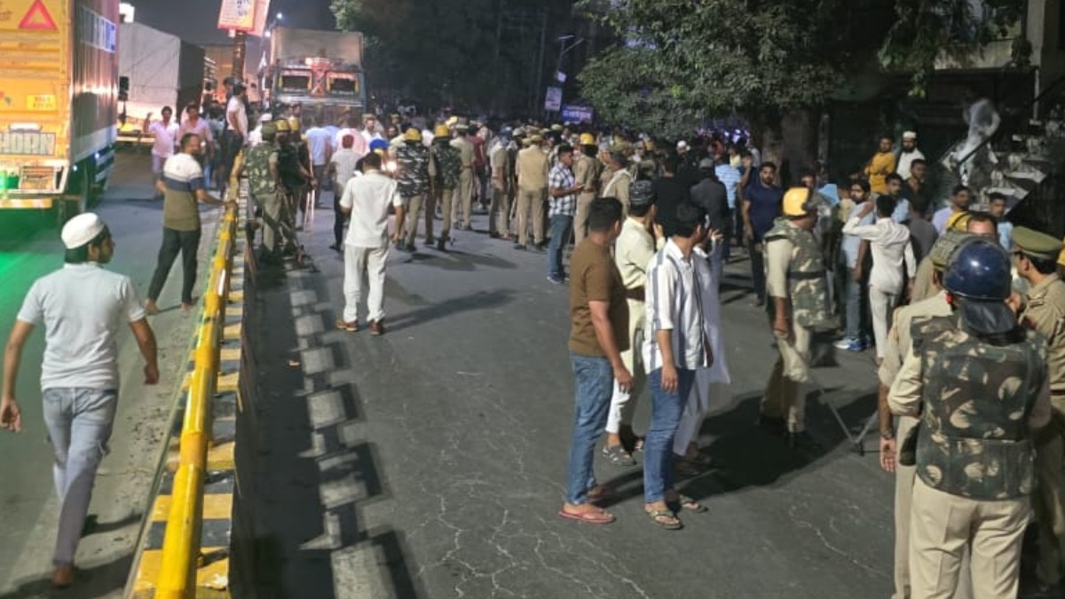 मुजफ्फरनगर में सोशल मीडिया पोस्ट के खिलाफ सड़कों पर उतरे लोग.