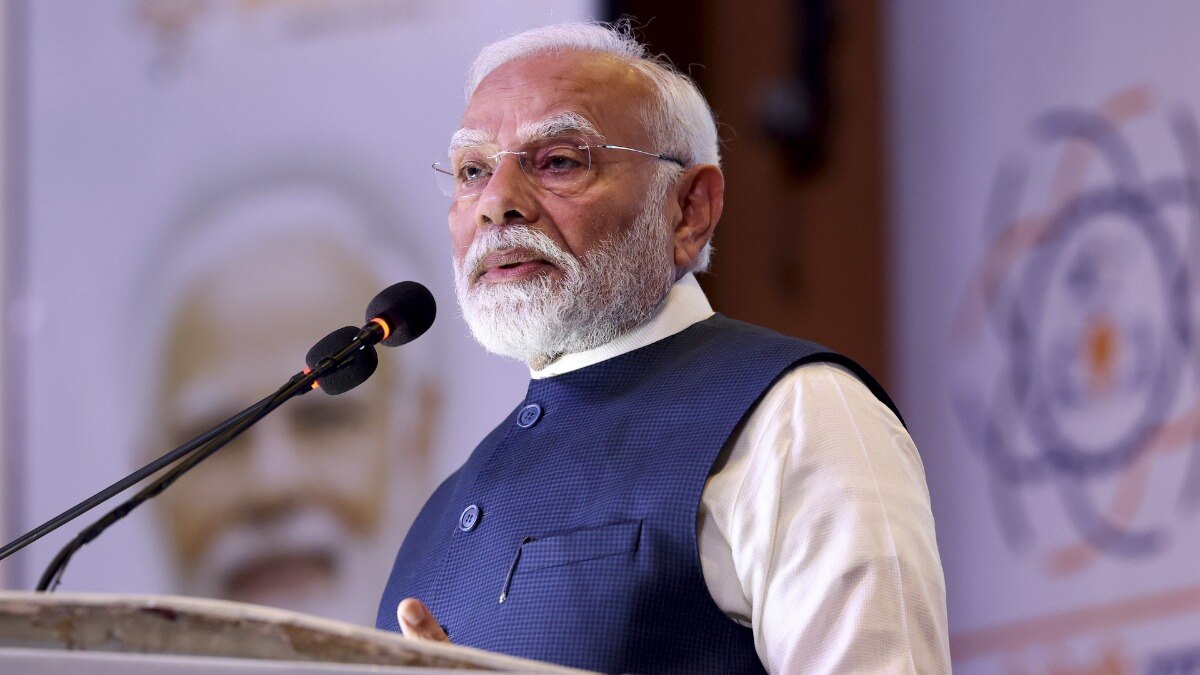 वाराणसी में जनसभा को संबोधित करते पीएम मोदी (फाइल फोटो- पीटीआई)