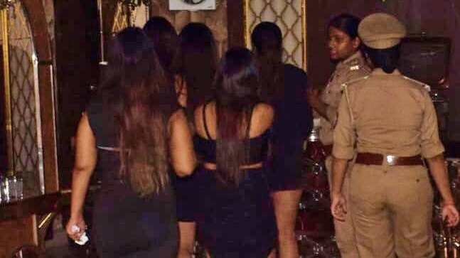 मेरठ के होटल में रेड 