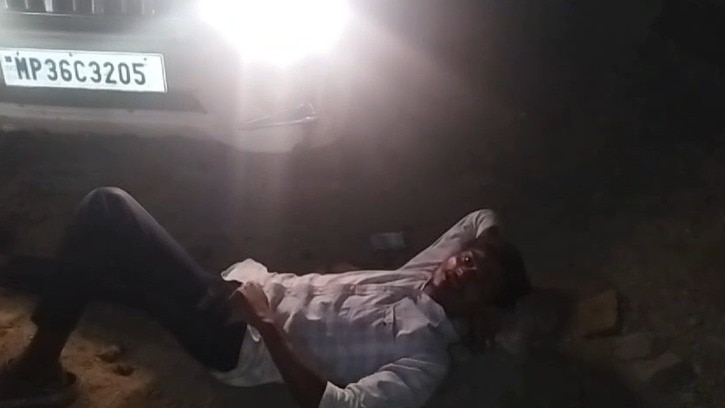 सड़क निर्माण का विरोध.