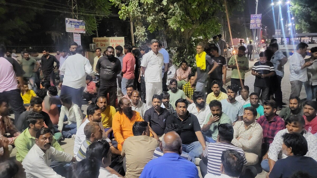 सफाई कर्मियों की मौत पर हंगामा.