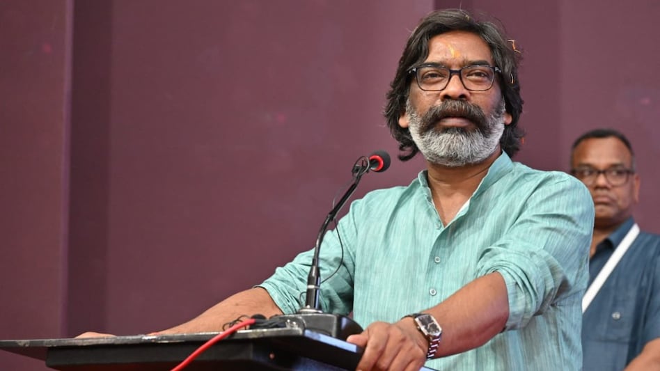 झारखंड चुनाव: JMM ने जारी की 35 उम्मीदवारों की लिस्ट, बरहेट से लड़ेंगे CM हेमंत सोरेन - Jharkhand elections JMM releases list of 35 candidates CM Hemant Soren contest from Barhet ntc - AajTak