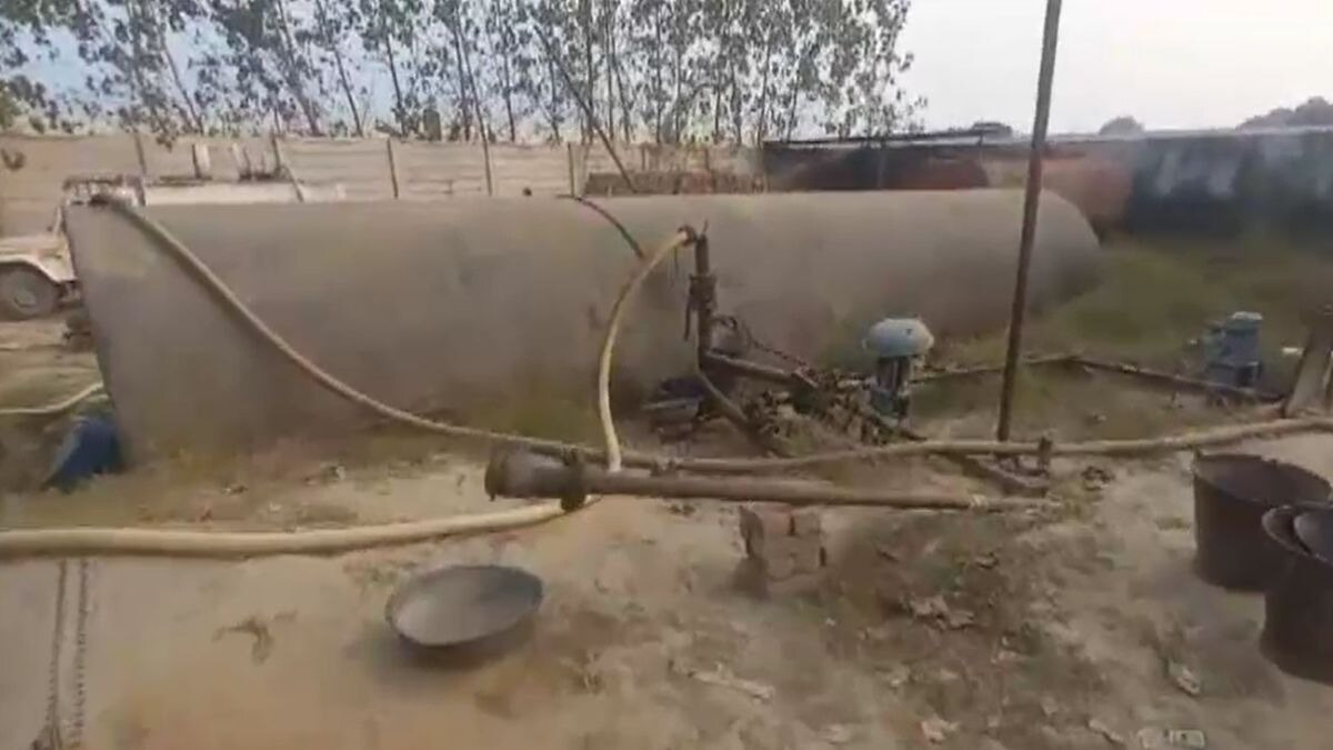 खेत में तैयार होता था मिलावटी तेल.