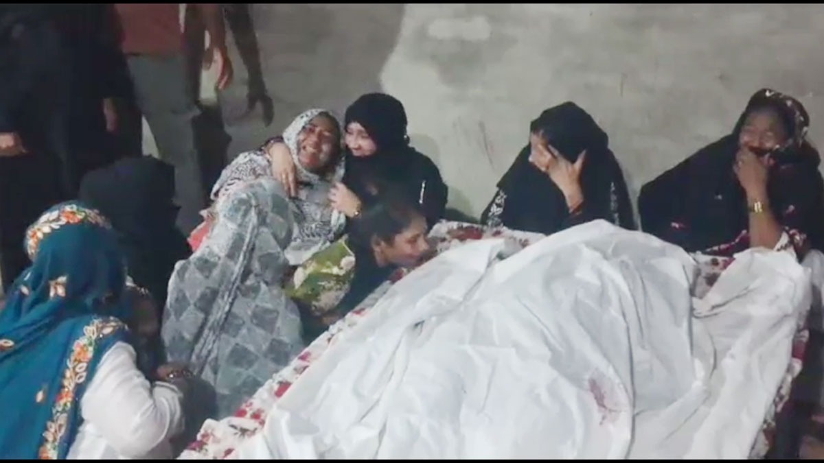 चाकू से वार कर पत्नी की हत्या