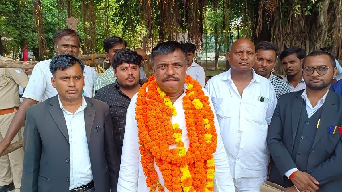 फूलपुर से नामांकन दाखिल करने पर कांग्रेस जिला अध्यक्ष को पार्टी से बाहर किया गया