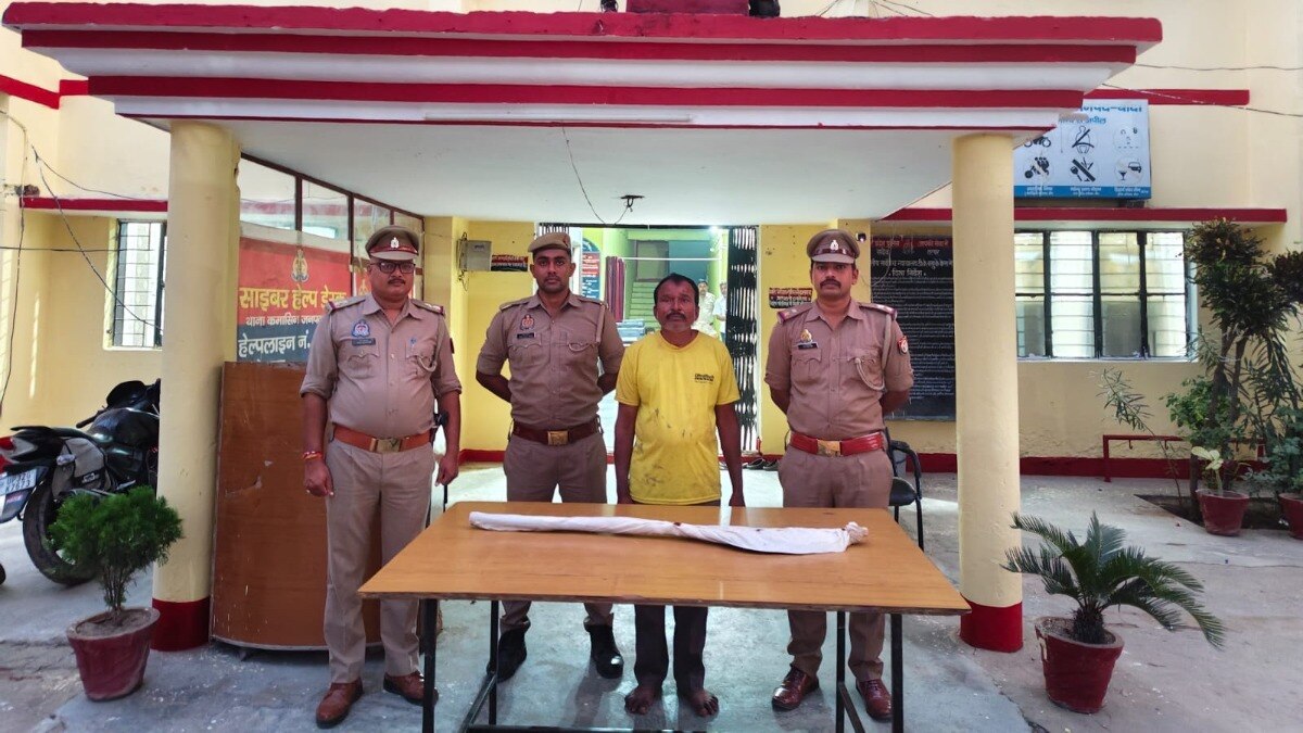 पुलिस की गिरफ्त में आरोपी. 