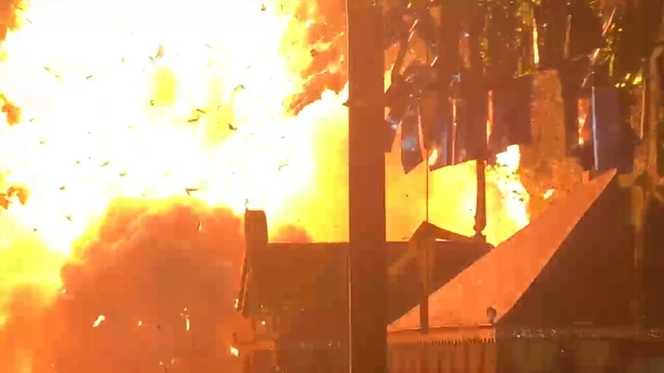 केरल - केरल में आतिशबाजी के स्टोरेज में बड़ा विस्फोट, 150 से ज्यादा लोग घायल - Big explosion in fireworks storage in kasaragod Kerala more than people injured ntc - AajTak