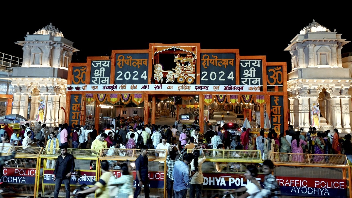 अयोध्या में दीपोत्सव की खास तैयारियां की गई हैं.