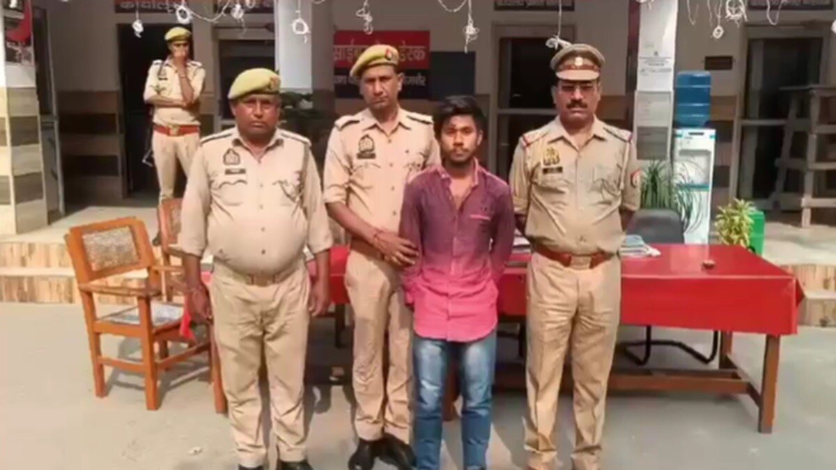 ब्लैकमेल करने वाला छात्र गिरफ्तार