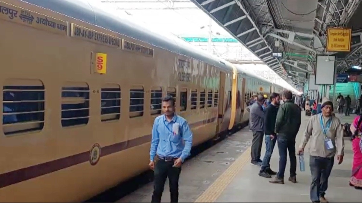 MP का जबलपुर रेलवे स्टेशन.