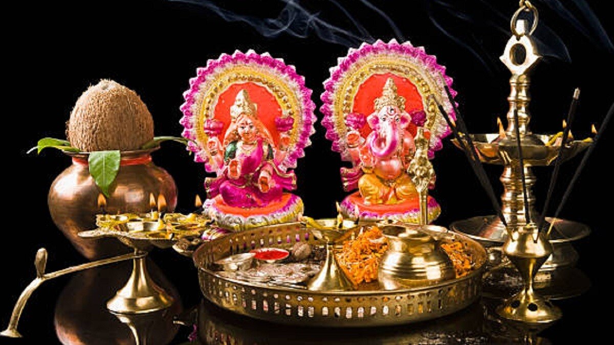 दीपावली की दिव्य रात कुछ विशेष उपाय करने से धनधान्य की प्राप्ति होती है