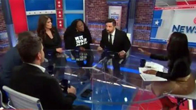 लाइव डिबेट में मुस्लिम पत्रकार पर की आपत्तिजनक टिप्पणी. (photo source @Social Media)