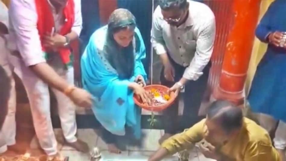 मंदिर में सपा प्रत्याशी नसीम सोलंकी