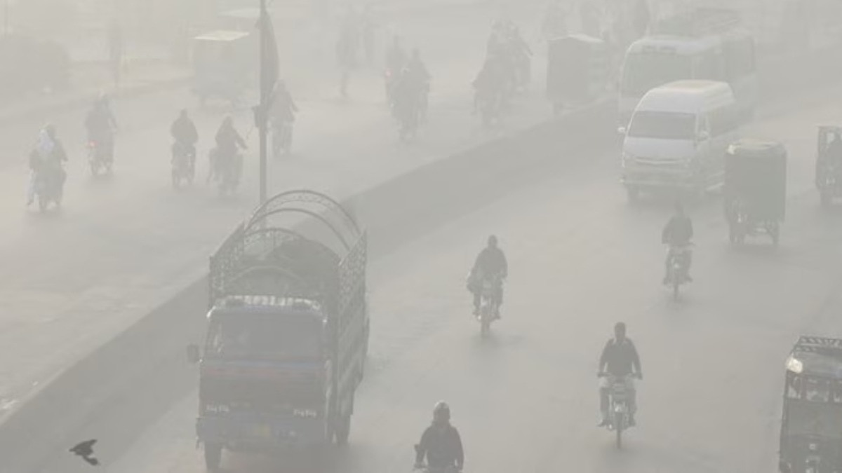लाहौर में AQI पहुंचा 1000, अधिकारियों ने दिया स्कूल बंद करने का आदेश