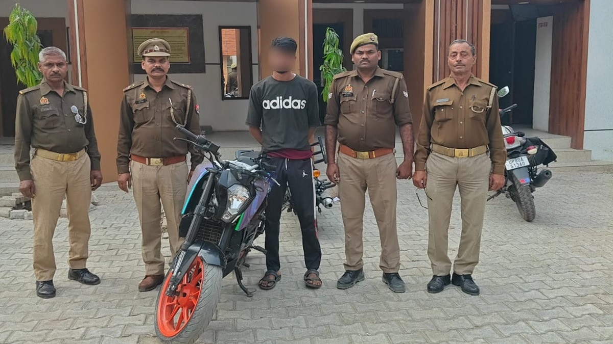 टेस्ट ड्राइव के बहाने ले उड़ा स्पोर्ट्स बाइक