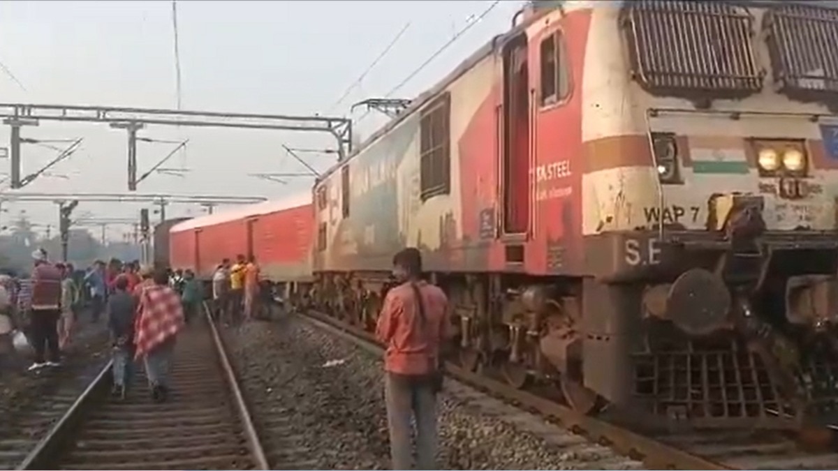 सिकंदराबाद-शालीमार एक्सप्रेस पटरी से उतरी