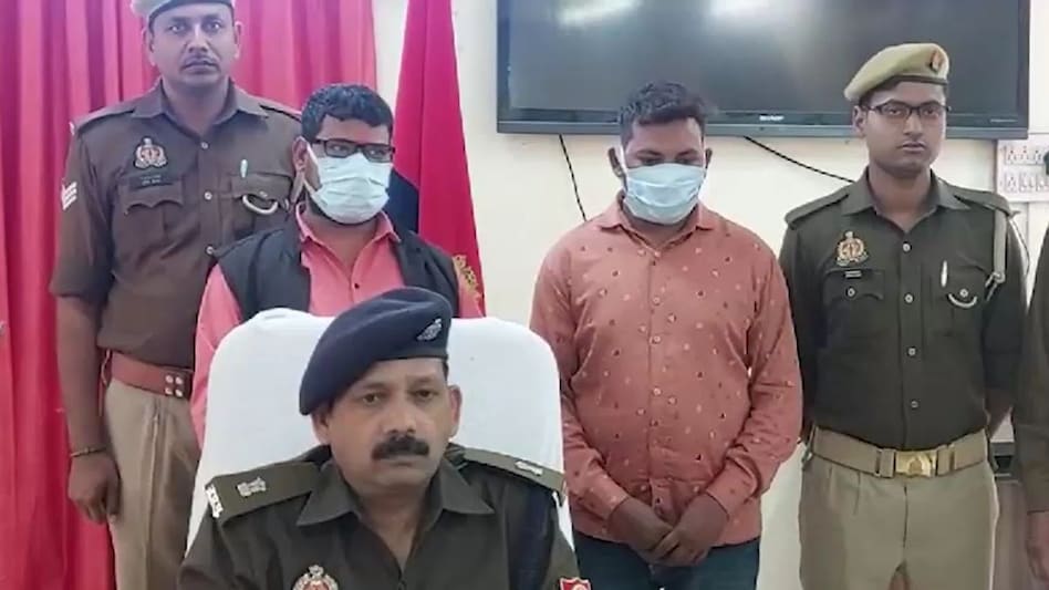 पुलिस की गिरफ्त में आरोपी.