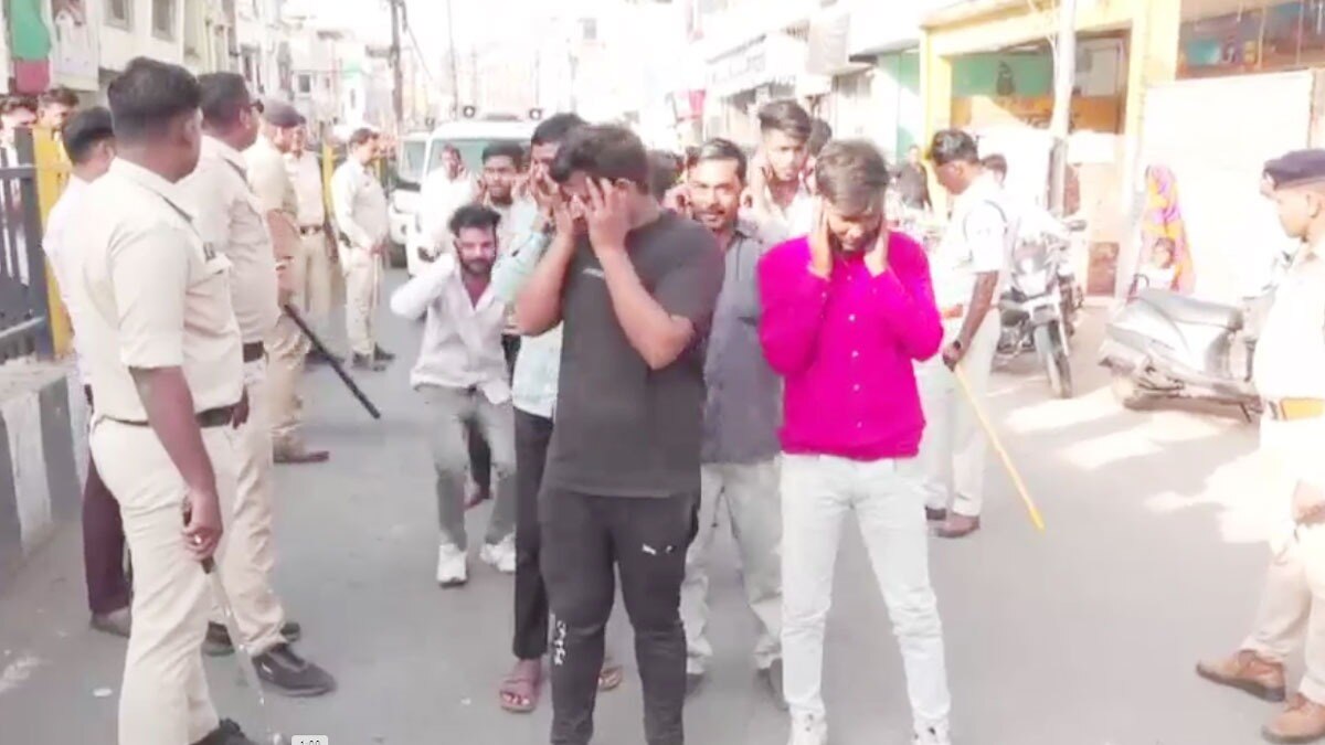 उज्जैन में गुंडों - बदमाशों के साथ बीजेपी नेता का निकाला जुलूस