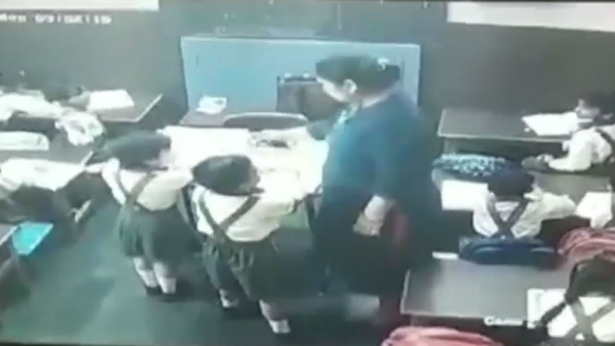 टीचर ने बच्चे को बेरहमी से पीटा 