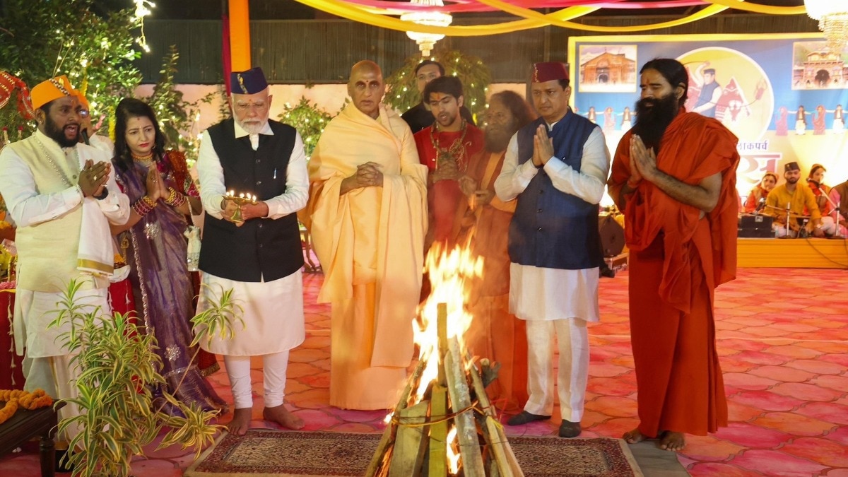 ...जब धीरेंद्र शास्त्री की PM मोदी से हुई मुलाकात, अनिल बलूनी के घर इगास पर्व में हुए थे शामिल