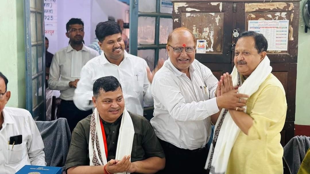 केंद्रीय मंत्री ने बार एसोसिएशन की लाइब्रेरी में किया पंखे का उद्घाटन 